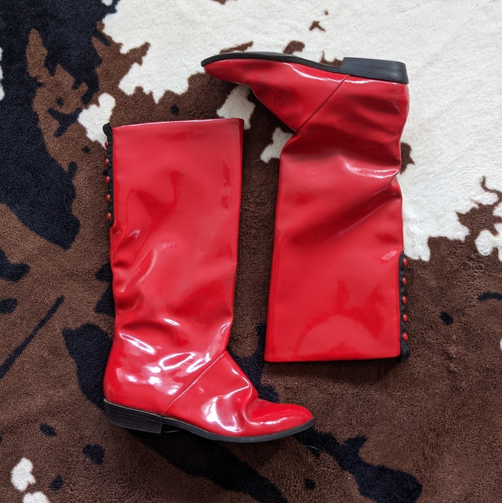 RED BOOTS